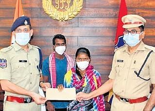 A Maoist couple surrenders before Kothagudem SP Sunil Dutt, due to Covid fear.