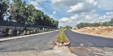 Newly laid link road that stretches from Novotel to RTA Office in Hyderabad. (Photo | Vinay Madapu, EPS)