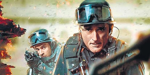 Akshaye Khanna’s Major Hanut Singh is a loose cannon who is constantly admonished by his commanding officer Col. Nagar. (Photo | YouTube screengrab)