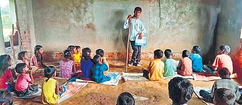 Upendra Kumar Yadav, 18, has been giving free-of-cost lessons to these children every day for 10 months because he doesn’t want the children to remain uneducated.  (Photo | EPS)