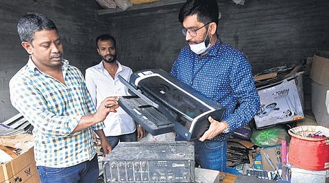Researcher Syed Baker selling e-waste to help the underprivileged  in Mysuru on Saturday | Udayshankar S