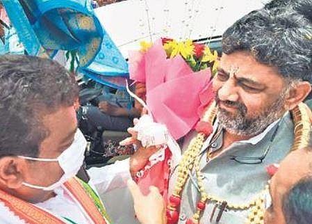 Former minister and MLA MB Patil greets KPCC chief DK Shivakumar at Sindagi in Vijayapura district on Saturday
