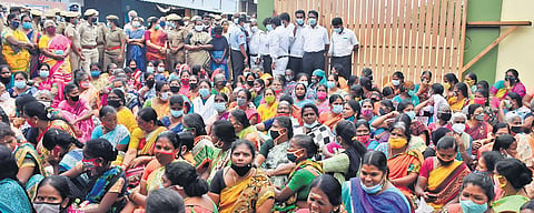AIADMK functionaries thronging former Minister SP Velumani’s residence, in Coimbatore on Tuesday |  U Rakesh Kumar