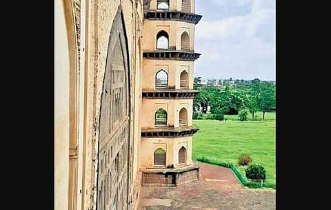 A portion of the lintel collapsed at the eastern side of Gol Gumbaz | Express