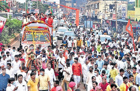 Union Minister Bhagwanth Khuba takes out a rally in Bidar on Monday