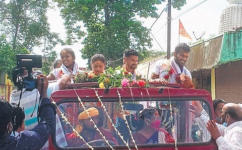 The players being welcomed by locals at Sundargarh town  | Express