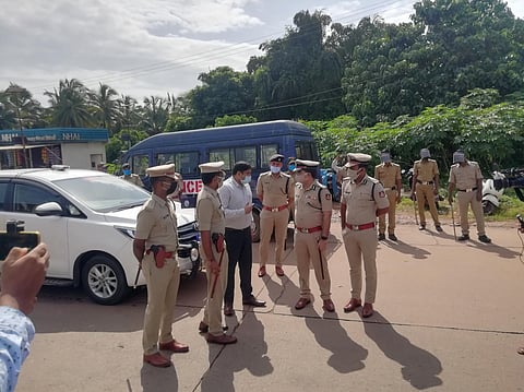The ADGP visited the Talapady border along with Dakshina Kannada deputy commissioner Dr Rajendra KV and Mangaluru city police commissioner N Shashi Kumar (Photo | Special arrangement)
