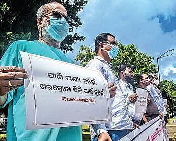 Members of Concerned Citizens’ Forum staging dharna at Lower PMG square in Bhubaneswar on Tuesday I Express 