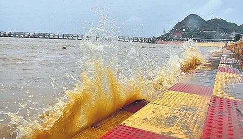 Engineer-in-chief (irrigation) C Narayana Reddy requested that as this water now being diverted is only surplus water during the floods, which otherwise go waste into the sea. (Photo | Express)