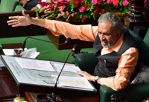 Speaker Vishveshwara Hegde Kageri gestures angrily during Assembly proceedings at Vidhana Soudha in Bengaluru. (Photo | Express)