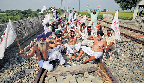 Farmers block railway track outside Amritsar;  farmer union members serve food to the passengers of a stranded train near Patiala. (File photo| PTI)