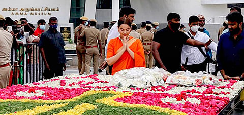 Hindi film actress Kangana Ranaut pays tribute at former Chief Minister J Jayalalithaa's memorial. (Photo | PTI)