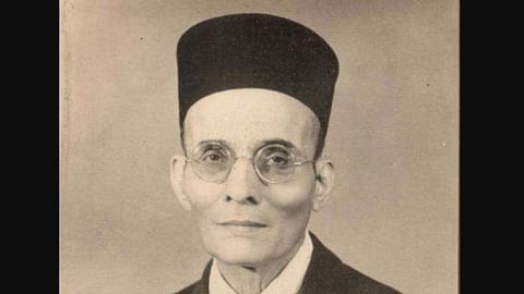  Vinayak Damodar Savarkar 
