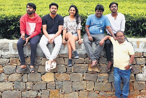 The Journey of Bed also stars John Vijay, Pandi, VJ Pappu, Devi Priya, and Divya among others.