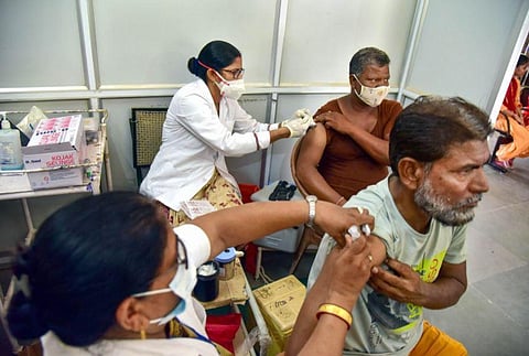 Health workers inoculate Covid-19 vaccine doses to beneficiaries at a special vaccination camp targeting 1 lakh doses in a single day, in Bikaner. (Photo | PTI)