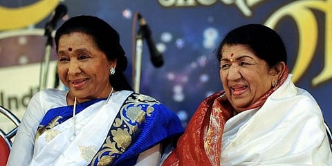 Singing legends Lata Mangeshkar (R) and Asha Bhosle (File Photo | AFP)