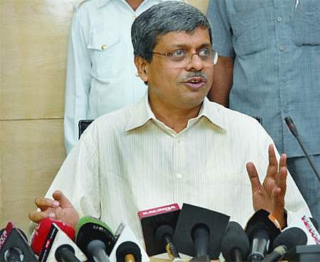 Odisha State Election Commissioner Aditya Prasad Padhi met Governor Ganeshi Lal at the Raj Bhavan to brief him about election preparations. (File | PTI)