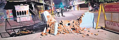 The damaged Periyar statue in Villupuram. (Photo| EPS)