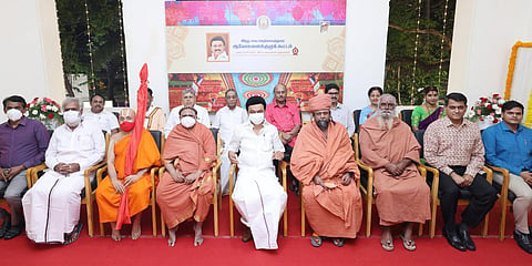 Tamil Nadu CM MK Stalin with the members of the advisory committee for the  HR and CE Department. (Photo| EPS)