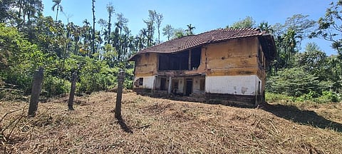 The outside view of the 18th century edifice near Murnad.