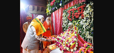 Ayodhya: Prime Minister Narendra Modi worships Lord Ramlala Virajman, in Ayodhya, Oct. 23, 2022. (Photo | ANI)