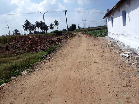 Road remains blocked in Dharapuram  for SC community