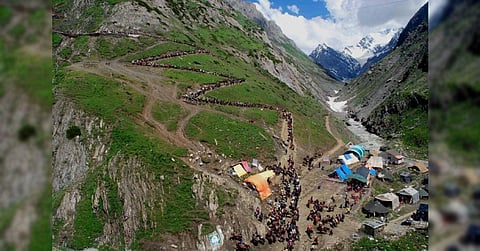 Piligrims move towards holy cave shrine of Amarnath, in Baltal, Jul. 02, 2015.(Photo | PTI)