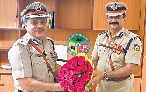 Joint Commissioner (Traffic) Ravikanthe Gowda greets ADGP MA Saleem who takes charge as Special Commissioner (Traffic) on Tuesday | Express