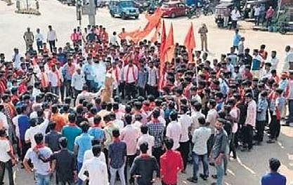 Hindu Jagarana Vedike activists protest against a private school at Shankaranarayana on Wednesday