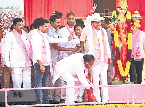 TRS’ Munugode bypoll candidate K Prabhakar Reddy seeks blessings of Chief Minister K Chandrasekhar Rao. (Photo | EPS)