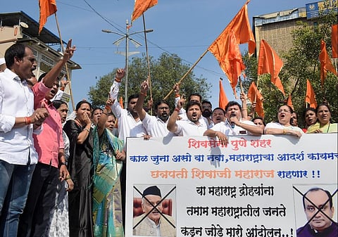 Shiv Sena workers protest against Maharashtra Governor Bhagat Singh Koshyari over his remarks on Chhatrapati Shivaji Maharaj, in Pune. (Photo | PTI)