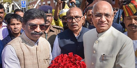 Jharkhand Governor Ramesh Bais being welcomed by Chief Minister Hemant Soren during 22nd foundation day celebrations of the state Assembly. (Photo | PTI)