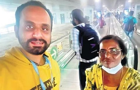 Dr Mohammed Asheel takes a selfie with P Geetha at Indira Gandhi International Airport, New Delhi