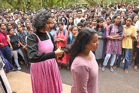 A student of CMS College, Kottayam, getting her hair cut on the campus in protest against the attack on a girl on Monday. (Photo | Vishnu Prathap)  ​