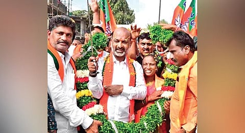 Supporters welcome BJP State president Bandi Sanjay whose Praja Sangrama Yatra  reached the outskirts of Karimnagar on Wednesday