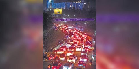 ​  Vehicles come to standstill as the stretch from Rasulgarh Square to Bomikhal on Laxmisagar Road chokes with heavy traffic in Bhubaneswar on Sunday evening  | DEBADATTA MALLICK  ​