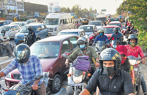 A scene of the traffic snarl-up at Enchakkal junction at NH 66 bypass in Thiruvananthapuram | B P Deepu