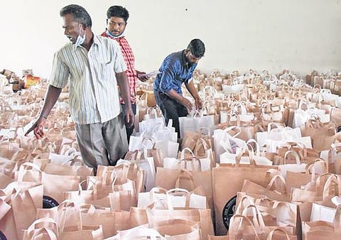 Final preparation to send polling material to various booths at Tiruchy  on Thursday | MK Ashok Kumar