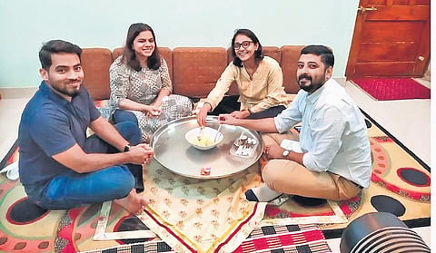 Guests at a Bohri sit-down meal