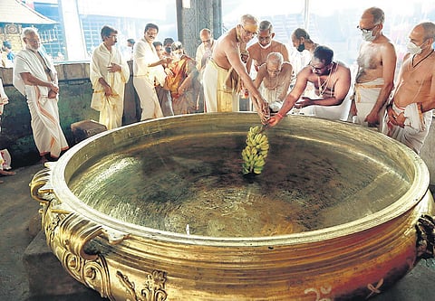 The large ‘vaarpu’ made of bronze offered by a devotee to the Guruvayur temple ( Photo | EPS)