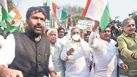 Congress leaders, led by CLP leader Siddaramaiah, stage a protest as they walk to  Raj Bhavan in Bengaluru on Tuesday | Ashishkrishna HP