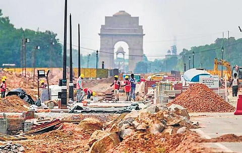 Workers at Central Vista construction site. (Photo | Priyanshi Sharma, EPS)