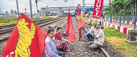 Protestors stage rail roko at Bhubaneswar Railway Station on first day of Bharat Bandh called by trade unions. ( Photo | EPS)