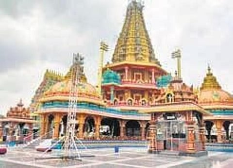Sri Mahakaleshwar temple on the banks of Godavari . ( Photo | EPS)