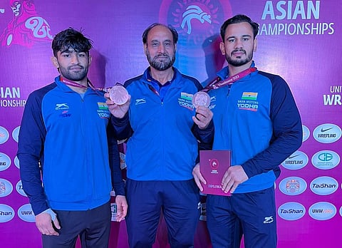 Wrestlers Sachin Sehrawat (L) and Harpreet Singh with coach Hargobind Singh (C). (Photo | Special Arrangement)