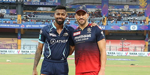 Gujarat Titans skipper Hardik Pandya (L) and Royal Challengers Bangalore counterpart Faf duPlessis. (Photo| Twitter)