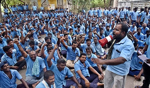 ​​Temporary Metrowater workers protest in Chennai on Wednesday. (Photo | P Jawahar, EPS)