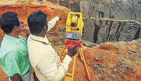 Officials survey the depth of the landslide at the quarry | V KARTHIKALAGU