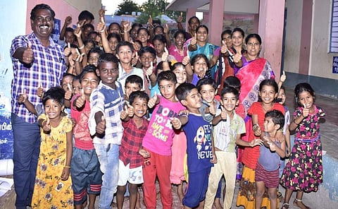 Children of Perambur with their teachers, in Pudukkottai  | Express