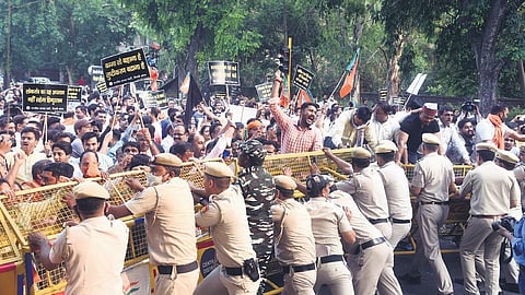 BJP workers protest  near AAP office against the arrest of BJP leader Tajinder Pal Singh Bagga by Punjab Police | Parveen Negi